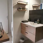 à 1 Minute Du Annecy