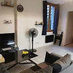 à 1 Minute Du *