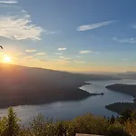 à 1 Minute Du Annecy