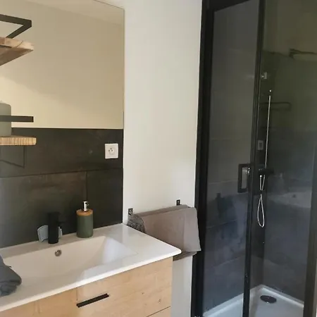 A 1 Minute Du Apartment Annecy