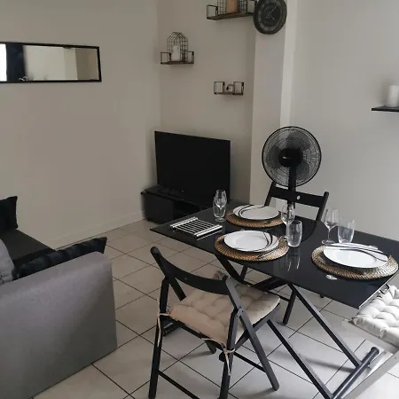 A 1 Minute Du Apartment
