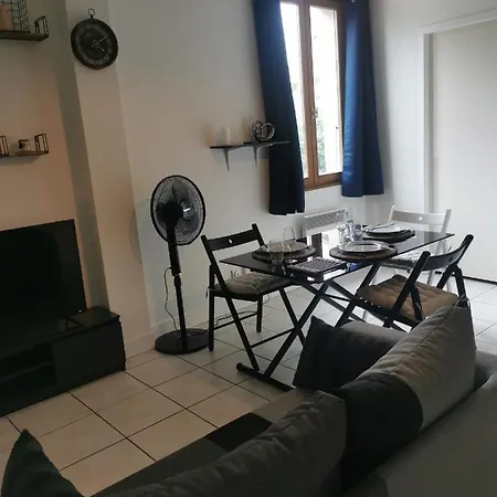 A 1 Minute Du Apartment